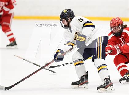 Thumbnail 3 in Trinity-Pawling vs. St. Paul's (Avon Christmas Classic 7th Place) photogallery.