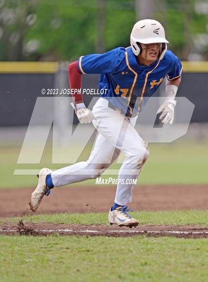 Thumbnail 2 in Kaiser @ Hilo photogallery.