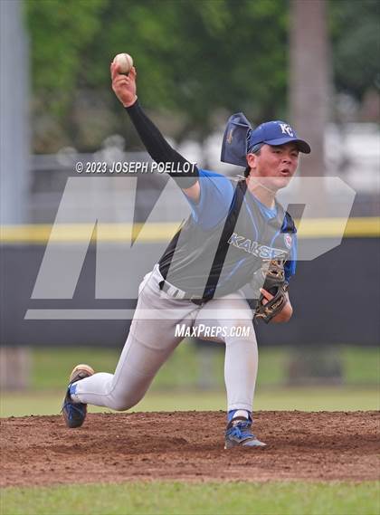 Thumbnail 1 in Kaiser @ Hilo photogallery.