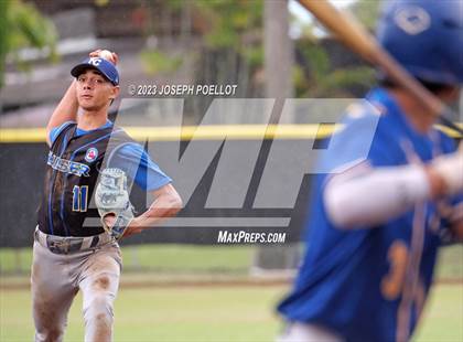 Thumbnail 1 in Kaiser @ Hilo photogallery.