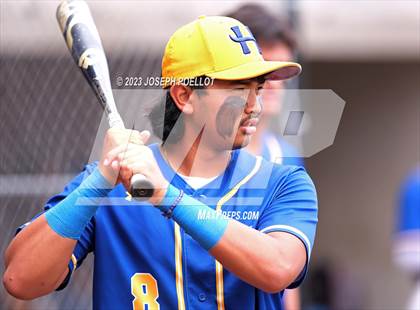 Thumbnail 1 in Kaiser @ Hilo photogallery.