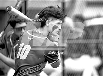 Thumbnail 2 in Kaiser @ Hilo photogallery.