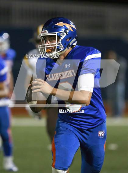Thumbnail 3 in Serra @ Clairemont photogallery.