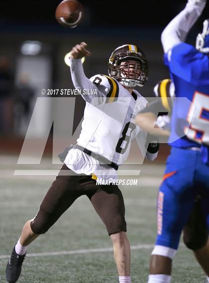 Thumbnail 3 in Serra @ Clairemont photogallery.