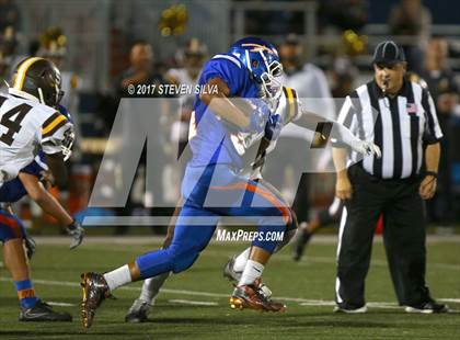 Thumbnail 2 in Serra @ Clairemont photogallery.