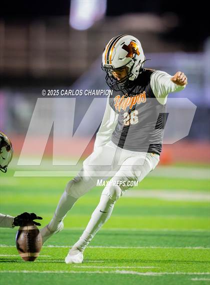 Thumbnail 1 in Bowie @ Hutto  (UIL 6A Division 1 Football Bi-District) photogallery.