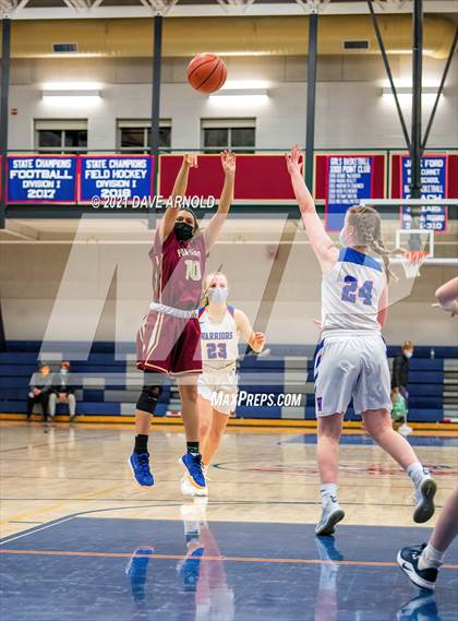 Thumbnail 1 in Winnacunnet vs. Portsmouth (NHIAA Divison1 1st Round) photogallery.