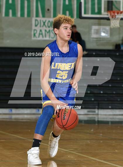 Thumbnail 3 in Linden vs. Orland (Ram Jam Winter Classic) photogallery.