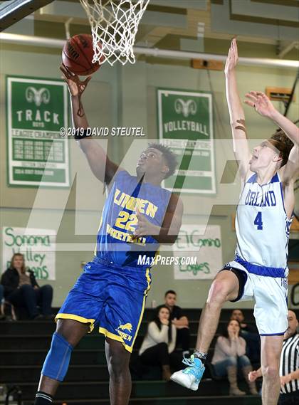 Thumbnail 3 in Linden vs. Orland (Ram Jam Winter Classic) photogallery.