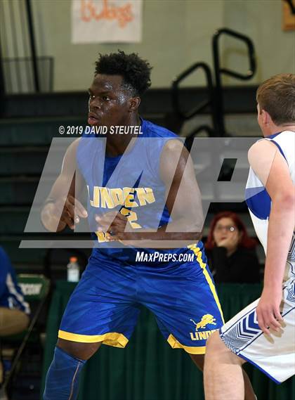 Thumbnail 2 in Linden vs. Orland (Ram Jam Winter Classic) photogallery.