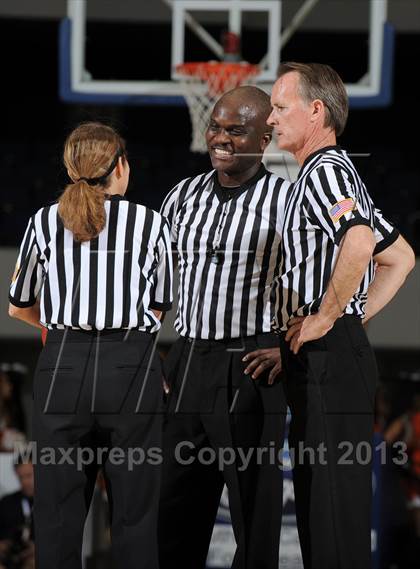 Thumbnail 3 in Saint Joseph vs. Chaminade (CIF SS D3A Final) photogallery.