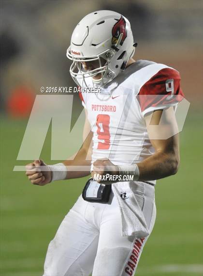 Thumbnail 3 in Farmersville vs. Pottsboro (UIL 3A Division 1 Region 2 Semifinal) photogallery.