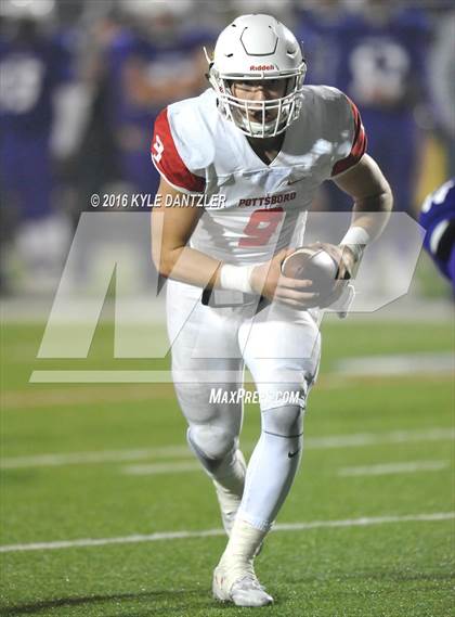 Thumbnail 2 in Farmersville vs. Pottsboro (UIL 3A Division 1 Region 2 Semifinal) photogallery.