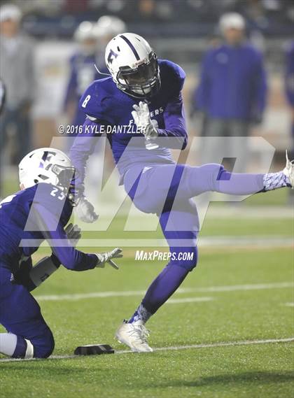 Thumbnail 3 in Farmersville vs. Pottsboro (UIL 3A Division 1 Region 2 Semifinal) photogallery.