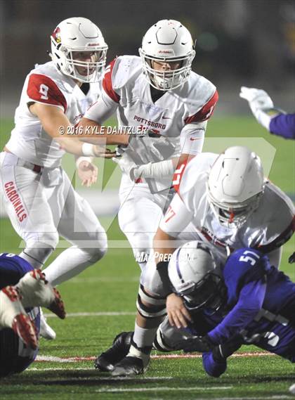 Thumbnail 1 in Farmersville vs. Pottsboro (UIL 3A Division 1 Region 2 Semifinal) photogallery.