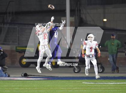 Thumbnail 3 in Farmersville vs. Pottsboro (UIL 3A Division 1 Region 2 Semifinal) photogallery.