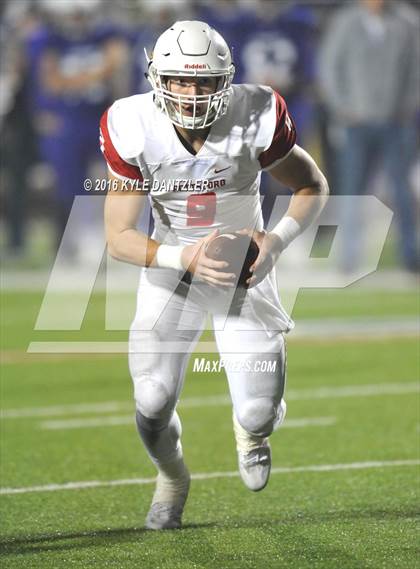 Thumbnail 1 in Farmersville vs. Pottsboro (UIL 3A Division 1 Region 2 Semifinal) photogallery.