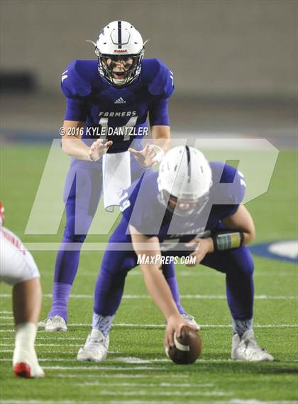 Thumbnail 1 in Farmersville vs. Pottsboro (UIL 3A Division 1 Region 2 Semifinal) photogallery.