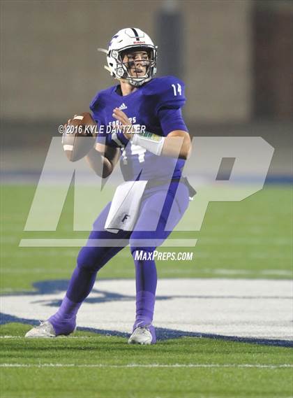 Thumbnail 3 in Farmersville vs. Pottsboro (UIL 3A Division 1 Region 2 Semifinal) photogallery.