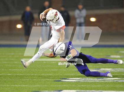 Thumbnail 3 in Farmersville vs. Pottsboro (UIL 3A Division 1 Region 2 Semifinal) photogallery.