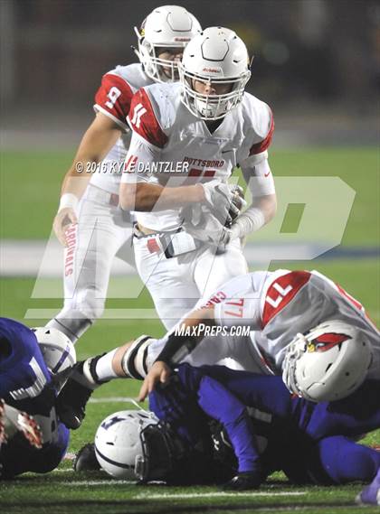 Thumbnail 2 in Farmersville vs. Pottsboro (UIL 3A Division 1 Region 2 Semifinal) photogallery.