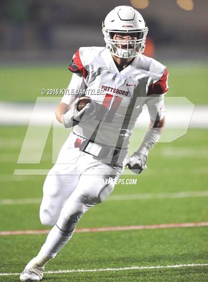 Thumbnail 2 in Farmersville vs. Pottsboro (UIL 3A Division 1 Region 2 Semifinal) photogallery.