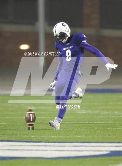 Thumbnail 1 in Farmersville vs. Pottsboro (UIL 3A Division 1 Region 2 Semifinal) photogallery.