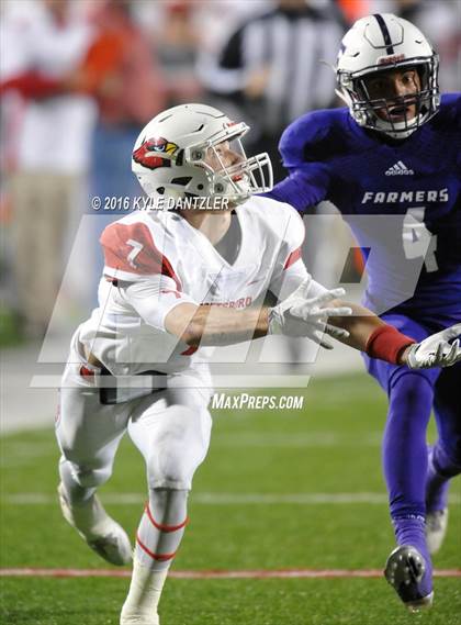 Thumbnail 1 in Farmersville vs. Pottsboro (UIL 3A Division 1 Region 2 Semifinal) photogallery.