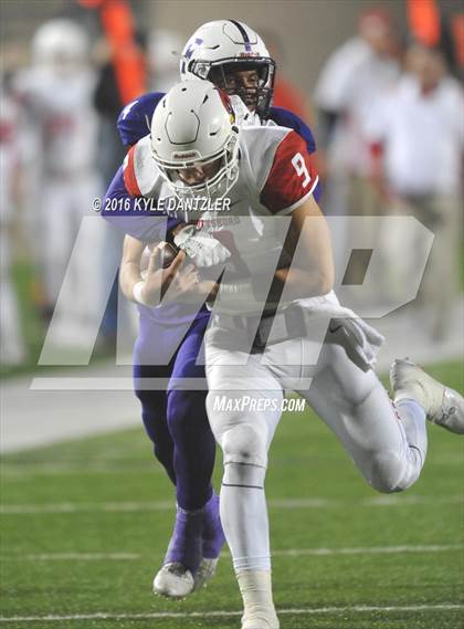 Thumbnail 1 in Farmersville vs. Pottsboro (UIL 3A Division 1 Region 2 Semifinal) photogallery.