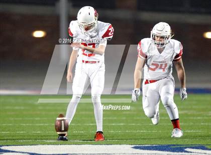 Thumbnail 2 in Farmersville vs. Pottsboro (UIL 3A Division 1 Region 2 Semifinal) photogallery.