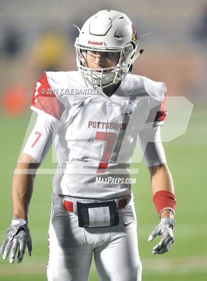 Thumbnail 1 in Farmersville vs. Pottsboro (UIL 3A Division 1 Region 2 Semifinal) photogallery.