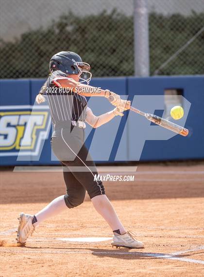 Thumbnail 2 in Foothills Christian vs. Fallbrook (CIF SDS Division 5 Finals) photogallery.