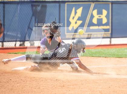Thumbnail 2 in Foothills Christian vs. Fallbrook (CIF SDS Division 5 Finals) photogallery.
