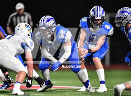 Thumbnail 3 in Randolph vs. Lago Vista (UIL 3A D1 Bi-District Playoff) photogallery.