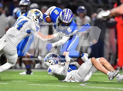 Thumbnail 3 in Randolph vs. Lago Vista (UIL 3A D1 Bi-District Playoff) photogallery.