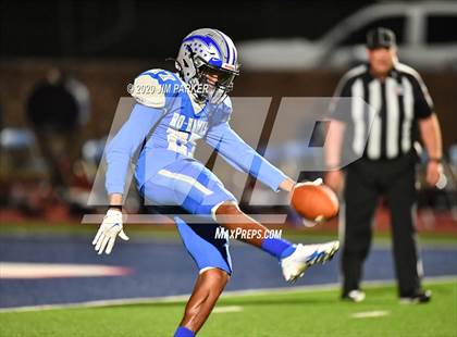 Thumbnail 2 in Randolph vs. Lago Vista (UIL 3A D1 Bi-District Playoff) photogallery.