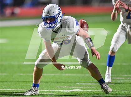 Thumbnail 3 in Randolph vs. Lago Vista (UIL 3A D1 Bi-District Playoff) photogallery.