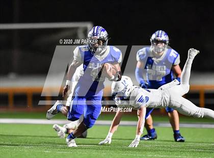 Thumbnail 3 in Randolph vs. Lago Vista (UIL 3A D1 Bi-District Playoff) photogallery.