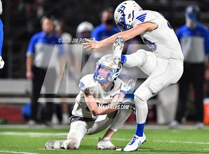 Thumbnail 3 in Randolph vs. Lago Vista (UIL 3A D1 Bi-District Playoff) photogallery.
