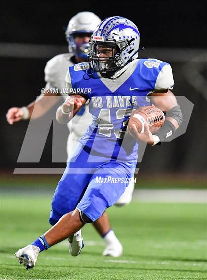 Thumbnail 2 in Randolph vs. Lago Vista (UIL 3A D1 Bi-District Playoff) photogallery.