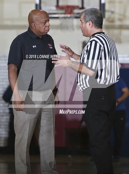 Thumbnail 3 in White Plains vs Mt. Vernon (Section 1 Class AA First Round) photogallery.