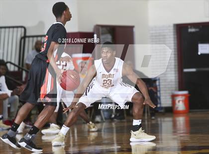 Thumbnail 3 in White Plains vs Mt. Vernon (Section 1 Class AA First Round) photogallery.