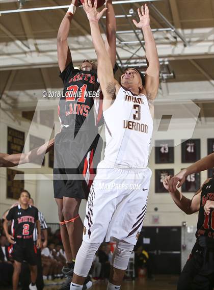 Thumbnail 1 in White Plains vs Mt. Vernon (Section 1 Class AA First Round) photogallery.