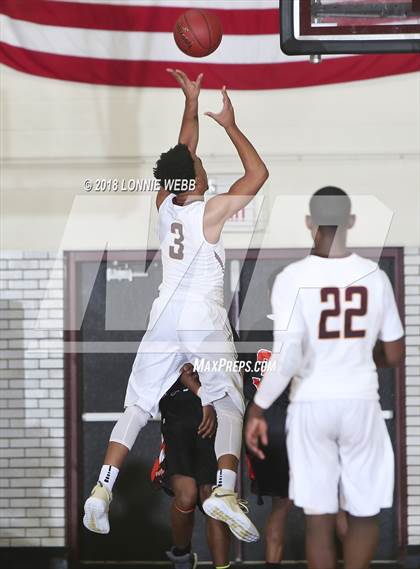 Thumbnail 3 in White Plains vs Mt. Vernon (Section 1 Class AA First Round) photogallery.