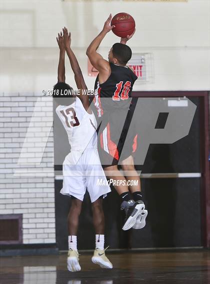 Thumbnail 3 in White Plains vs Mt. Vernon (Section 1 Class AA First Round) photogallery.