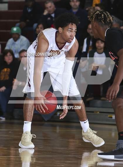 Thumbnail 2 in White Plains vs Mt. Vernon (Section 1 Class AA First Round) photogallery.