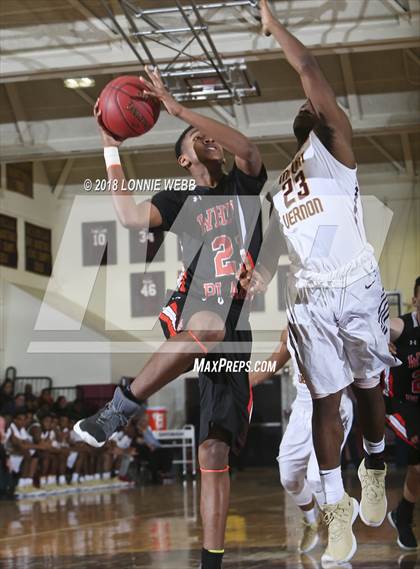 Thumbnail 3 in White Plains vs Mt. Vernon (Section 1 Class AA First Round) photogallery.
