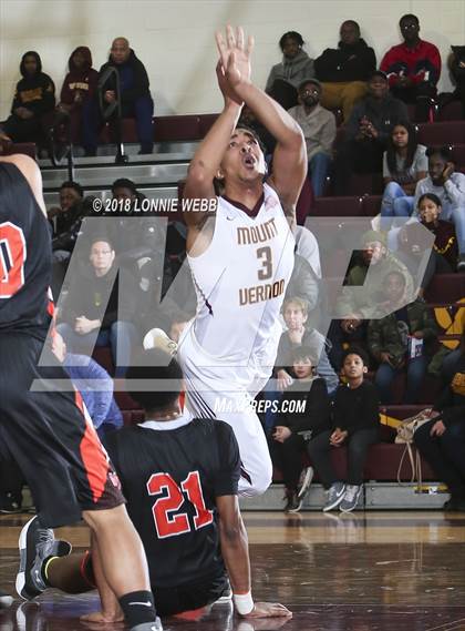 Thumbnail 2 in White Plains vs Mt. Vernon (Section 1 Class AA First Round) photogallery.