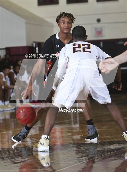 Thumbnail 3 in White Plains vs Mt. Vernon (Section 1 Class AA First Round) photogallery.