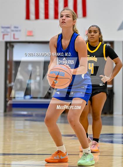 Thumbnail 1 in Fort Wayne Snider vs Charlestown (IBCA / IHSAA Showcase) photogallery.